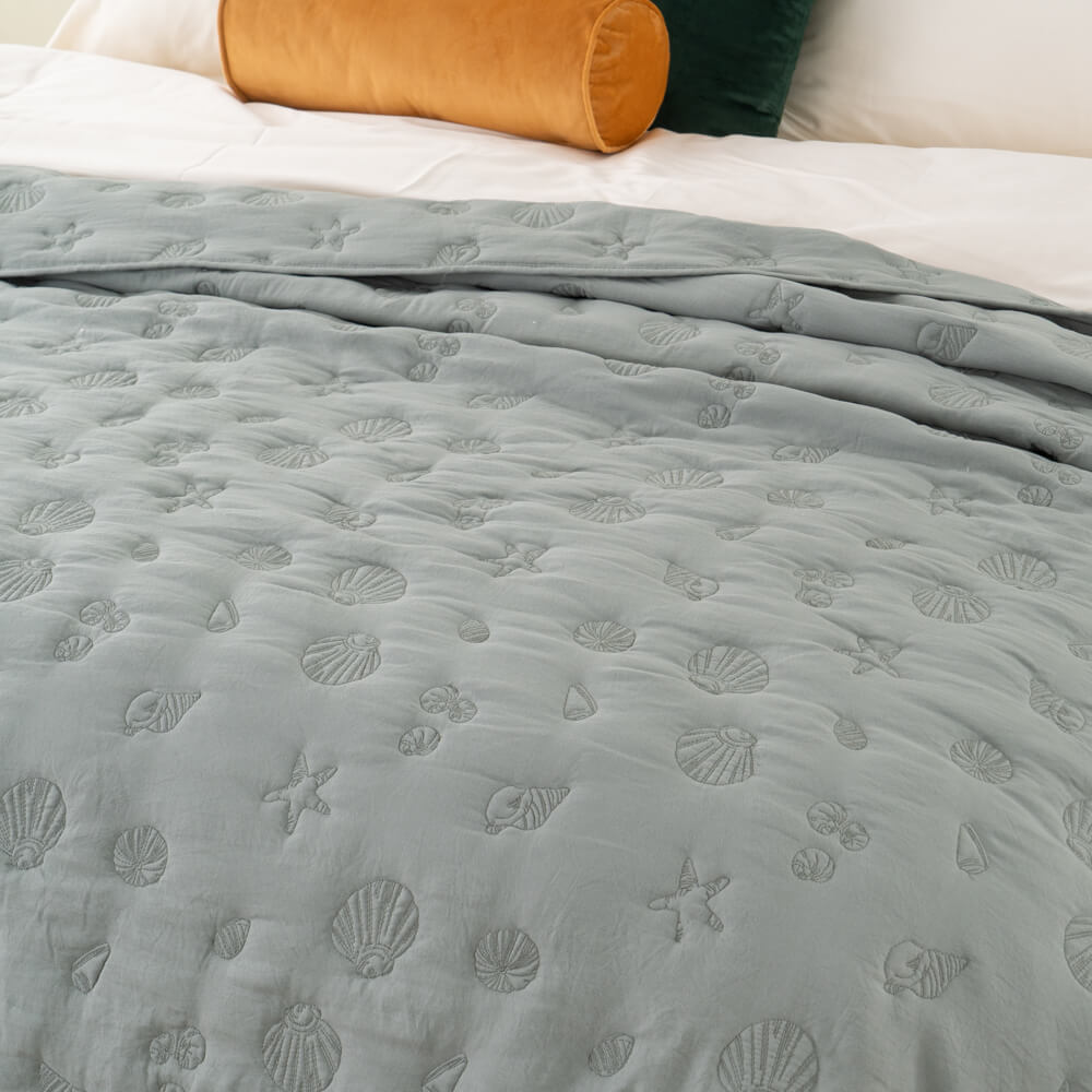 Soft Green Brushed Microfiber Bedspreads Bed Cover Quilt with Coverlets Sea Shell Pattern 5