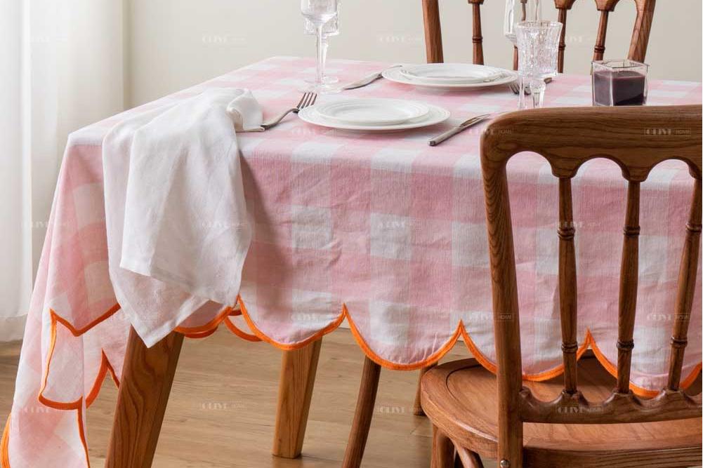 embroidered scallop tablecloth 2